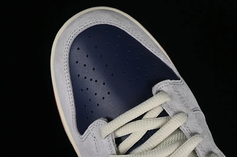 All Categories Nk SB Dunk Series Nk SB Dunk Low Low-top sneakers Foreign trade version Nk Dunk Low Rro "Old Spice" White, blue and gold SB low-top sports and leisure sneakers 304292-272